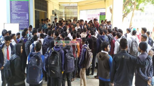 আন্দোলনে পলিটেকনিক শিক্ষকরা, ক্লাসে ফিরতে চায় শিক্ষার্থীরা - দৈনিকশিক্ষা