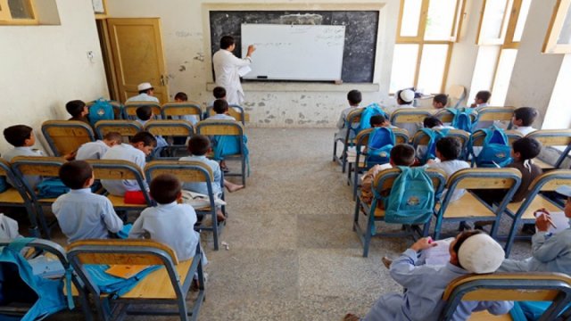 আফগানিস্তানে শুধু ছেলেদের জন্য খুলছে স্কুল - দৈনিকশিক্ষা