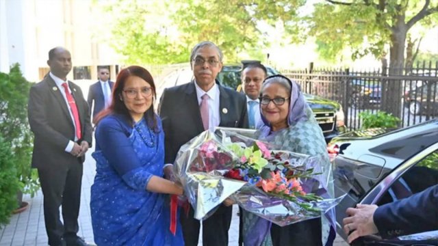 PM Hasina visits Bangladesh Embassy in Washington - Dainikshiksha