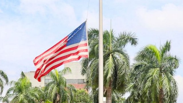 US embassy in Dhaka flies flag at half-staff - Dainikshiksha