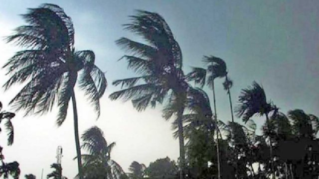 Danger signal 7 for Payra, Ctg due to severe cyclone - Dainikshiksha
