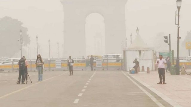 Schools shut as toxic smog engulfs India's capital - Dainikshiksha