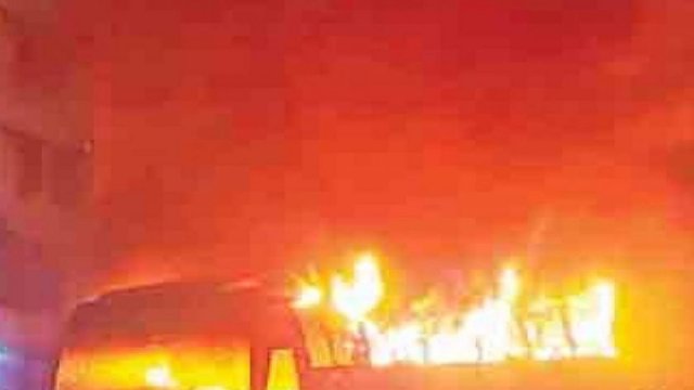 Bus set on fire in Dhaka’s Uttara - Dainikshiksha