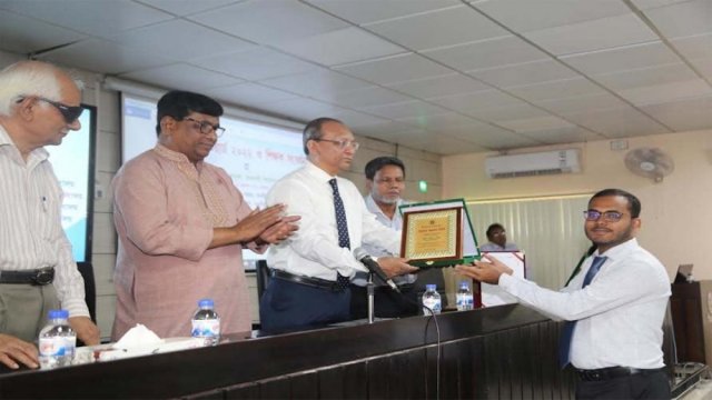 Teacher, student get RU bioscience dean award - Dainikshiksha