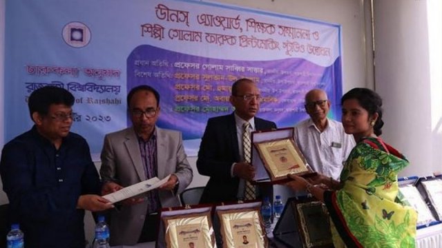 10 scholar students, teachers get fine arts dean's award in RU - Dainikshiksha