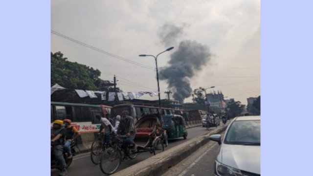 Bus set on fire in Dhaka’s Gulistan - Dainikshiksha
