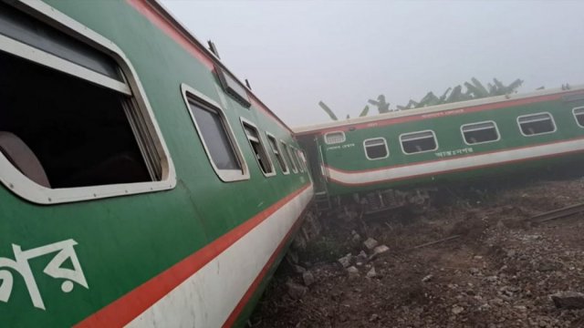 One dead, five injured as train derails in Gazipur; locals suspect sabotage - Dainikshiksha