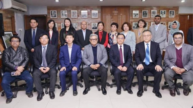 Chinese delegation calls on DU VC - Dainikshiksha