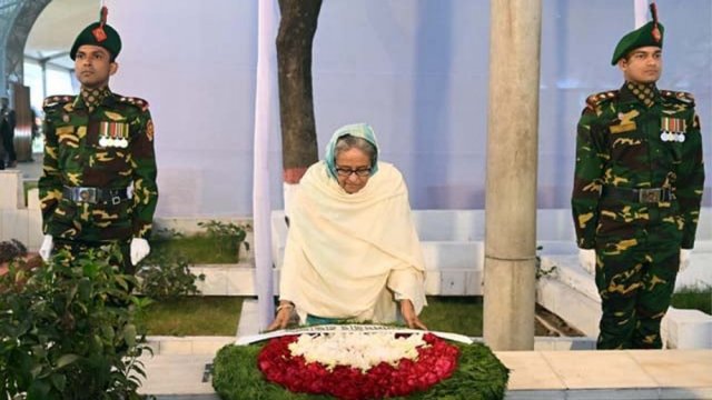 PM pays homage to Bangabàndhu, Bangamata at Dhanmondi, Banani - Dainikshiksha