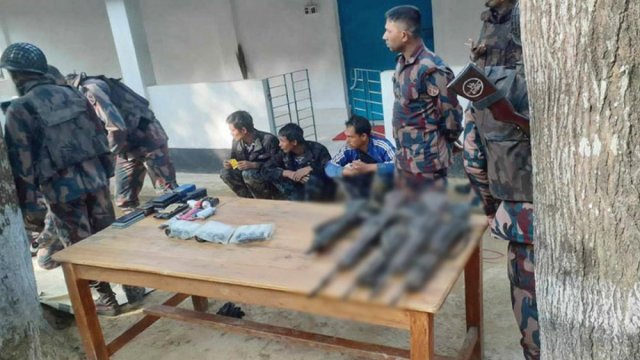Fifty eight Myanmar border guards take refuge in Bangladesh - Dainikshiksha