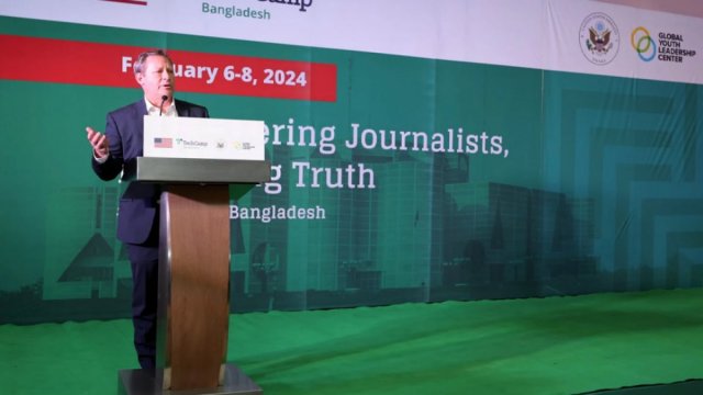 U.S. Embassy hosts first ever TechCamp in Bangladesh to empower young journalists - Dainikshiksha
