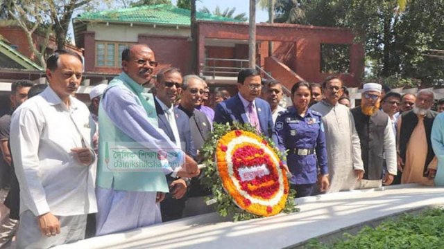 DG of DSHE pays tribute at the mausoleum of the Father of the Nation - Dainikshiksha