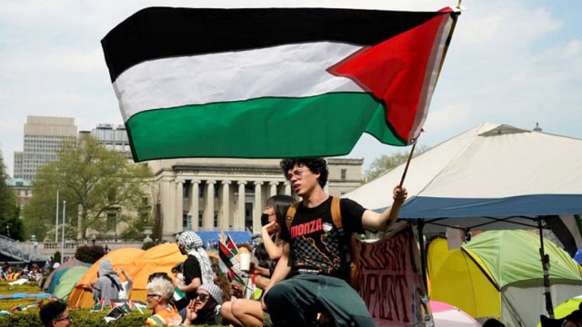 Israel-Hamas war protesters and police clash on Texas campus, Columbia University begins suspensions - Dainikshiksha