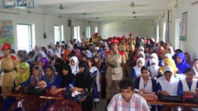 সরকারি মহিলা কলেজে মাদক বিরোধী সমাবেশ - Dainikshiksha