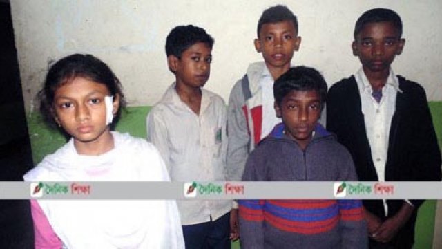 শিক্ষকের বেত্রাঘাতে ৫ শিক্ষার্থী আহত - Dainikshiksha
