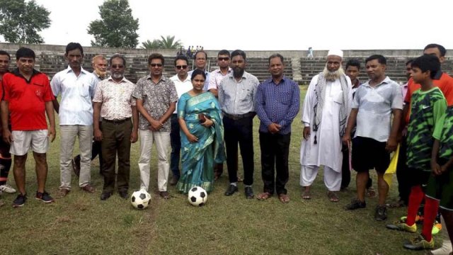 লালপুরে জাতীয় আন্তঃস্কুল ফুটবল টুর্নামেন্ট - Dainikshiksha