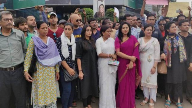 Actors take to the streets supporting students - Dainikshiksha