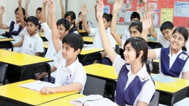 English-medium schools demand incentives - Dainikshiksha