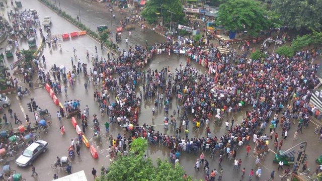 Safe Road DU students block Shahbagh demanding Shahjahan’s resignation - Dainikshiksha