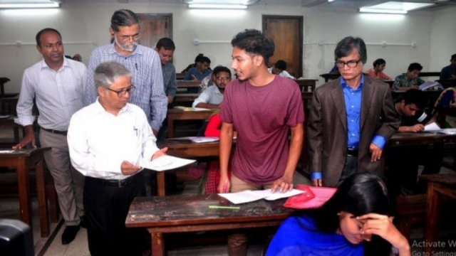 DU ‘Cha-unit’ admission test held - Dainikshiksha