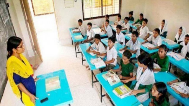 Female pry teachers now need to be graduates - Dainikshiksha
