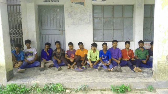 এসএসসিতে ফেল করে স্কুল তালা দিল শিক্ষার্থীরা - Dainikshiksha