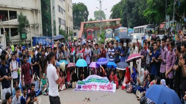 অধিভুক্তি বাতিলের দাবিতে ক্লাস-পরীক্ষা বর্জনের ঘোষণা ৭ কলেজ শিক্ষার্থীদের - Dainikshiksha
