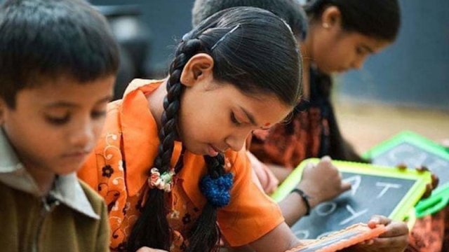 পশ্চিমবঙ্গে প্রতি বছর ঝরছে লাখ লাখ শিক্ষার্থী - দৈনিকশিক্ষা