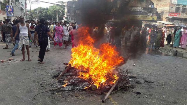 বিহারি-বাঙালি সংঘর্ষে মোহাম্মদপুরে আহত ৫০ - দৈনিকশিক্ষা