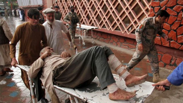 আফগানিস্তানে মসজিদে বোমা হামলায় নিহত ৬২ - দৈনিকশিক্ষা