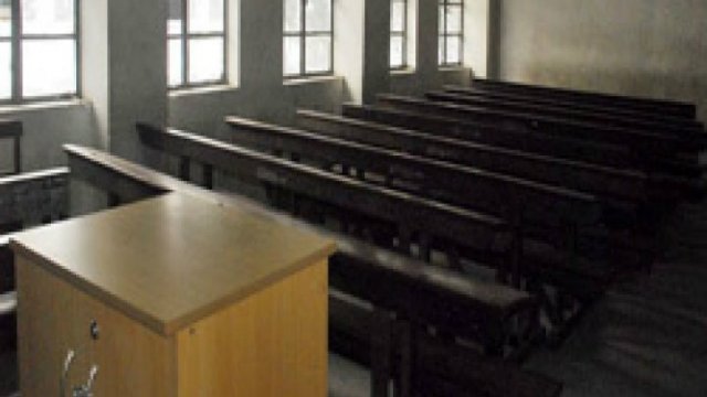 Govt college teachers enforce work abstention : Pay scale row - Dainikshiksha
