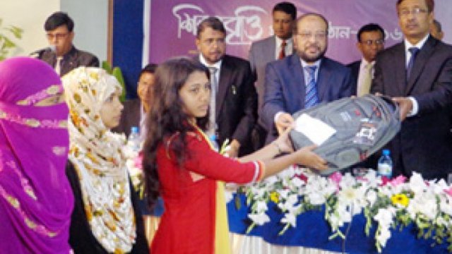 Islami Bank Awarded Scholarships to Students - Dainikshiksha