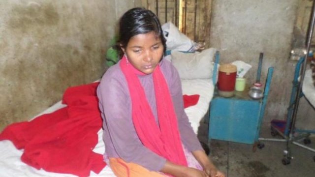 Schoolgirl punished as family too poor to buy uniform - Dainikshiksha