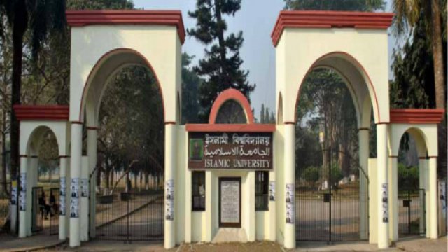 IU students lock Bangla department - Dainikshiksha