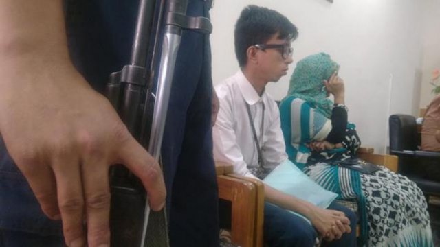 Teacher held while solving ‘leaked’ HSC question - Dainikshiksha