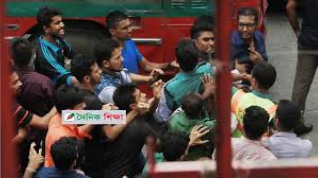 Truant student buses asked to obey traffic rules - Dainikshiksha
