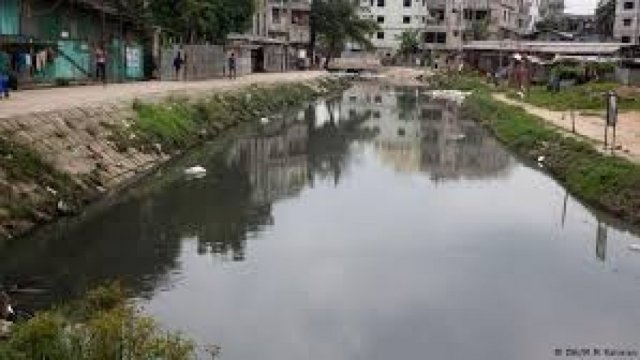 Teacher forced students to drink drain water - Dainikshiksha