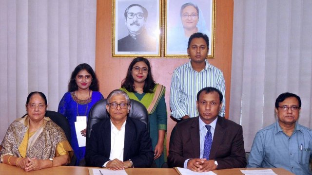 3 DU students awarded scholarship - Dainikshiksha