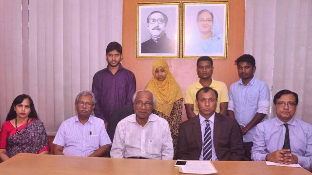 5 DU students get scholarship - Dainikshiksha