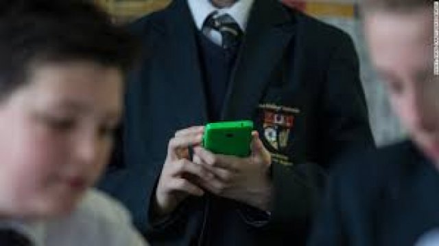Mobile phones banned in classroom - Dainikshiksha