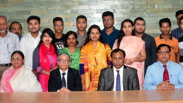 16 DU students awarded Nurul Islam Memorial scholarship - Dainikshiksha