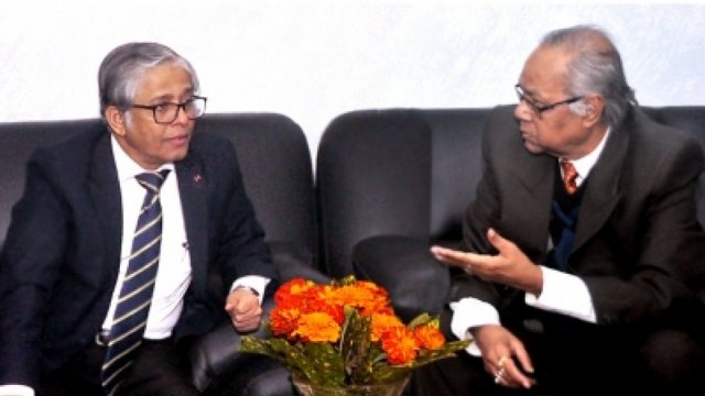 Indian Professor meets DU VC - Dainikshiksha