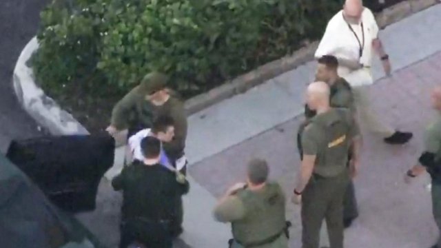 17 dead in Florida high school shooting - Dainikshiksha